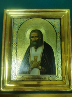Икона Святого преподобного Серафима Саровского, начало XX века, иконописные мастерские центральной России, очень высокий уровень письма, размер 18 на 22 см. Темпера, левкас, золочение, орнаментальный рисунок по периметру прописан маслом. 