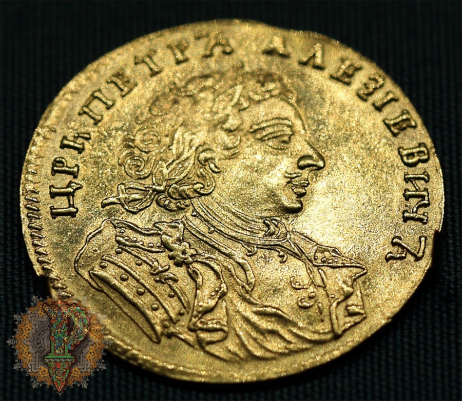 Россия. Петр I (1696-1725). Червонец. 1707 г. «ILL». Знак минцмейстера Иоганна Лювиса Ланга (работал в Москве в 1707-1719 гг.). Золото; чеканка. Вес 3,46 г. Инв. № ОН-Р-Аз-191.