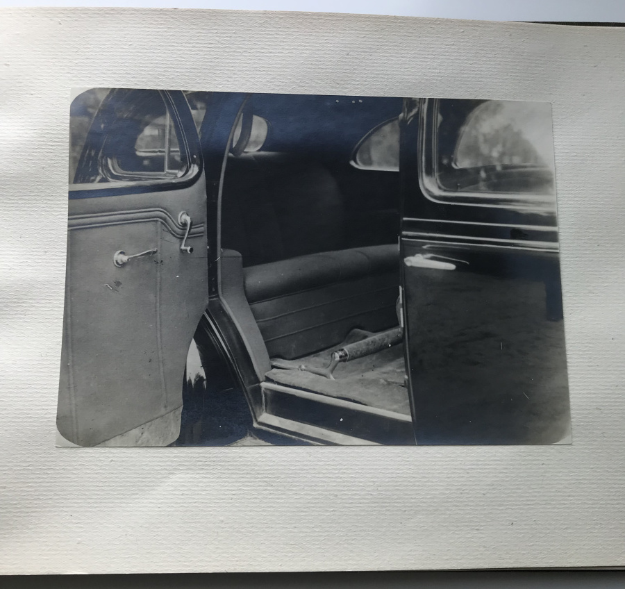 СССР. Автомобили ЗИС (ЗИЛ). Лихачев. Сталин. Альбом с оригинальными фотографиями опытных образцов автомобиля ЗИС-101 на показе Сталину И.В. в Кремле, 29 апреля 1936 г. Очень редкий, настоящий раритет для историков и коллекционеров автомобилей, принадлежавший одному из организаторов автомобильной промышленности СССР. На фотографиях, сделанных на территории Кремля 29 апреля 1936 г. можно увидеть опытный образец советского семиместного автомобиля высшего и представительского класса с кузовом «лимузин», выпускавшийся на Заводе им. Сталина (Москва) в 1936—1941 годах, Сталина И.В., высшее государственное и партийное руководство СССР того времени, Лихачева И.А. на фоне автомобиля.Принадлежал Лихачеву Ивану Алексеевичу (1896 - 1956), советскому государственному деятелю, одному из организаторов автомобильной промышленности СССР, директору московского 1-го Государственного автомобильного завода ЗИС в 1926-1939 и в 1940-1950 гг., (в дальнейшем Завода имени И.А. Лихачёва - ЗИЛ). Также занимал должности:1-й Народный комиссар среднего машиностроения СССР (1939-1940), директор Московского машиностроительного завода (1950-1953), министр автомобильного транспорта и шоссейных дорог СССР (1953-1956), министр автомобильного транспорта и шоссейных дорог РСФСР (1956). Член ЦИК СССР 7 созыва, депутат ВС СССР 1—4 созывов. Член ЦК ВКП(б) (1939—1941), кандидат в члены ЦК КПСС (1956). Похоронен в некрополе Кремлевской стены.