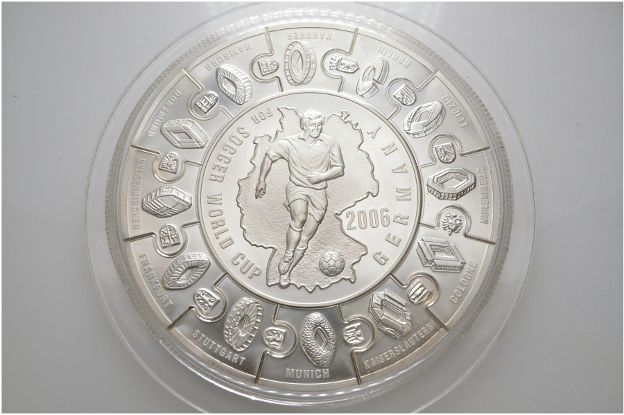 40 долларов 2006 г. Либерия, монета-пазл, Чемпионат мира по футболу 2006 г. в Германии, серебро. 