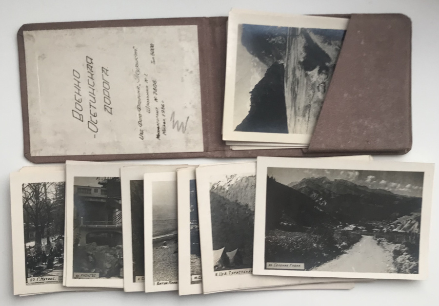 Фотоальбом "Военно-осетинская дорога", 27 мини-фотографий 8,4х6,2 см в альбоме, Фото-Фабрика "Турист", Москва, 1936 г.