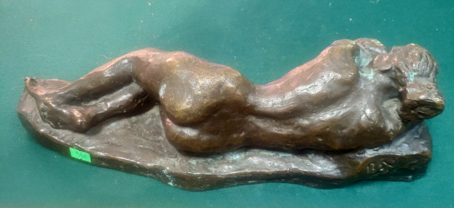 Бронзовая скульптура обнаженной девушки, 1972 г., скульптор Хруничев П.И., размер в длину 40 см. 