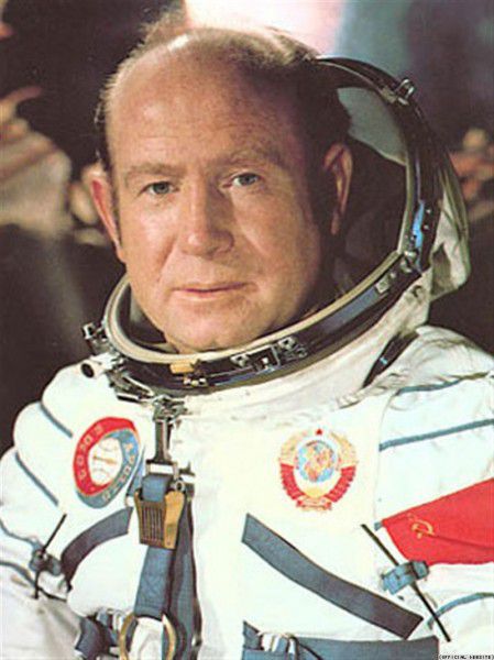 Один полтинник 1965 г. ММД, 2015 г., Леонов А.А. - 50 лет выхода человека в открытый космос.