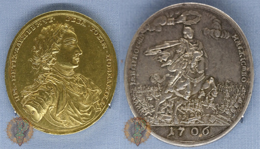 Готфрид Хаупт (работал в 1703-1711 гг.). Наградная медаль за сражение при Калише. 1706 г. Россия. Золото; чеканка. Серебро; чеканка. Инв. № ОН-М-Аз-28, РМ-259.